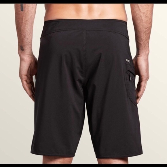 Volcom: Lido Solid Mod BLK - Picture 2 of 4